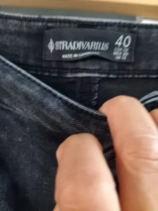 Pantalón campana Stradivarius negro