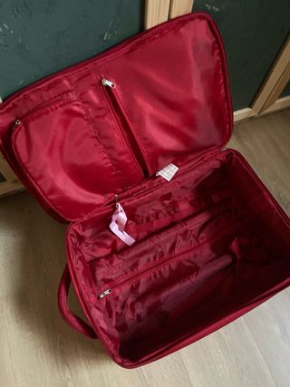 Maleta de viaje roja