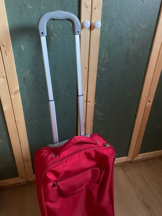 Maleta de viaje roja