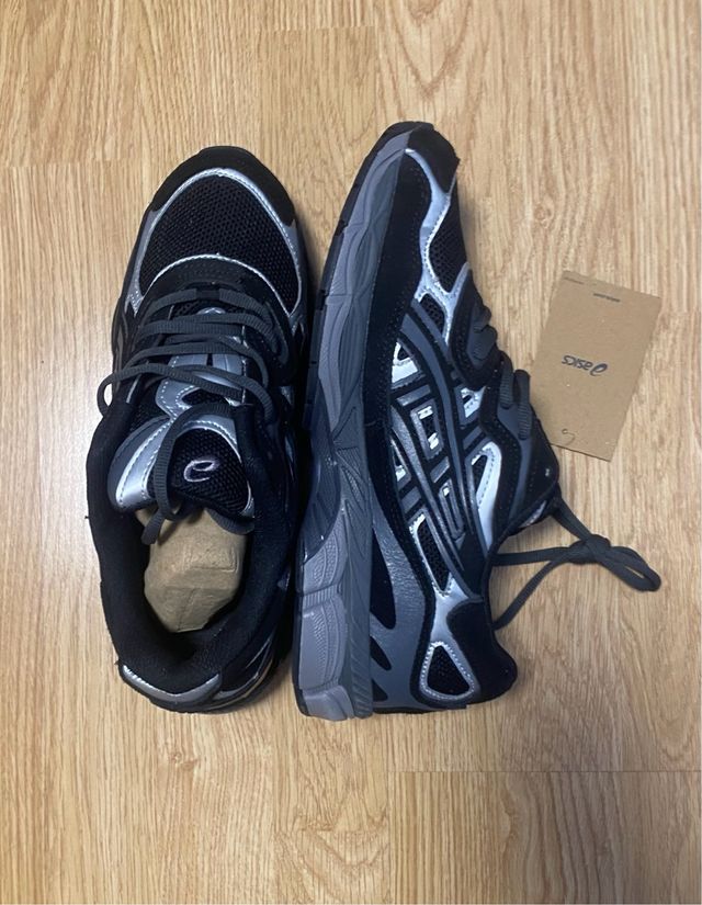 Zapatillas Asics Negras y Grises
