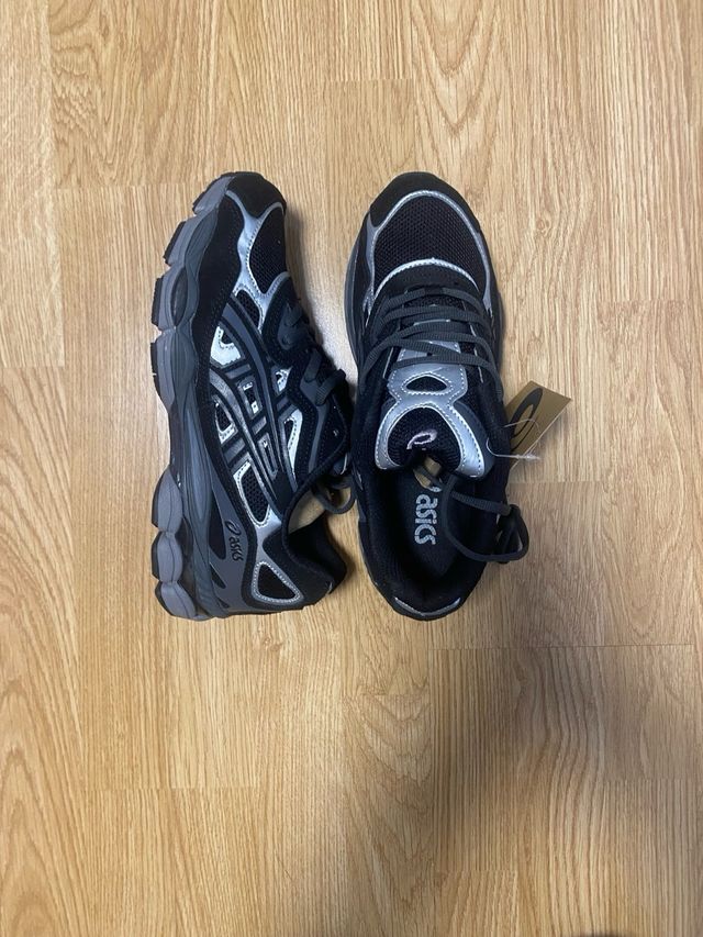 Zapatillas Asics Negras y Grises