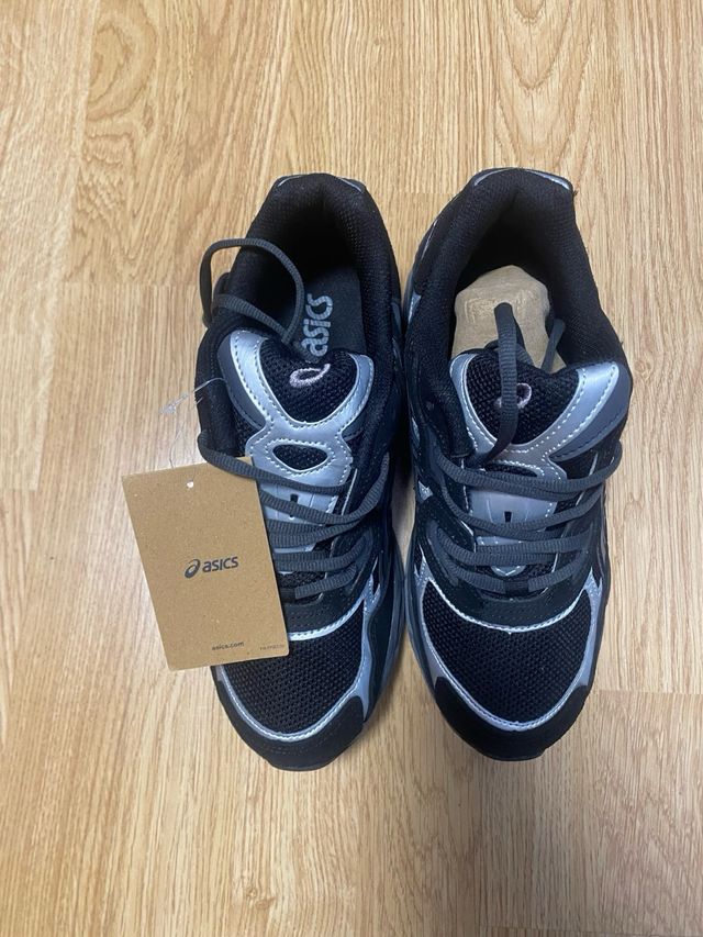 Zapatillas Asics Negras y Grises