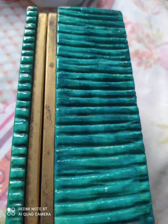 Antigua caja de joyas verde