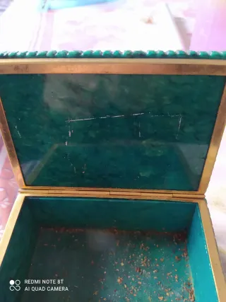 Antigua caja de joyas verde