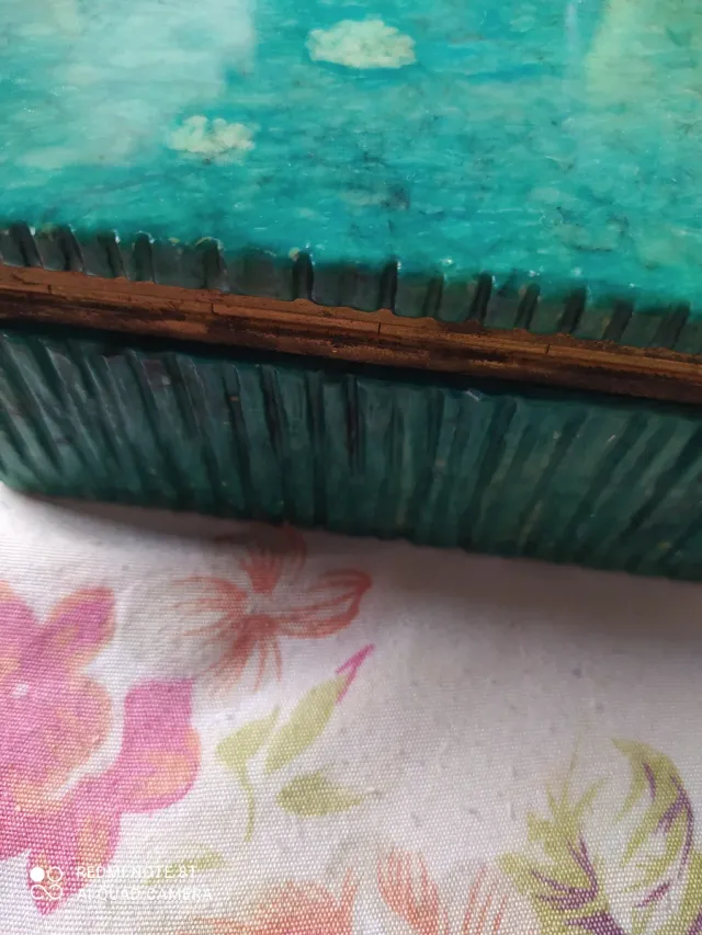 Antigua caja de joyas verde