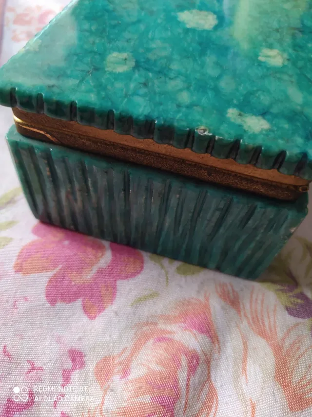 Antigua caja de joyas verde