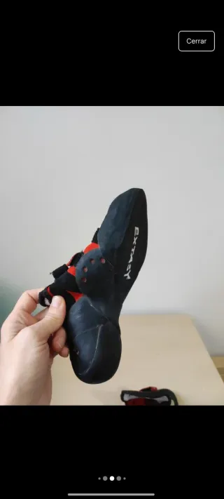 Pies de gato Saltic negros y rojos