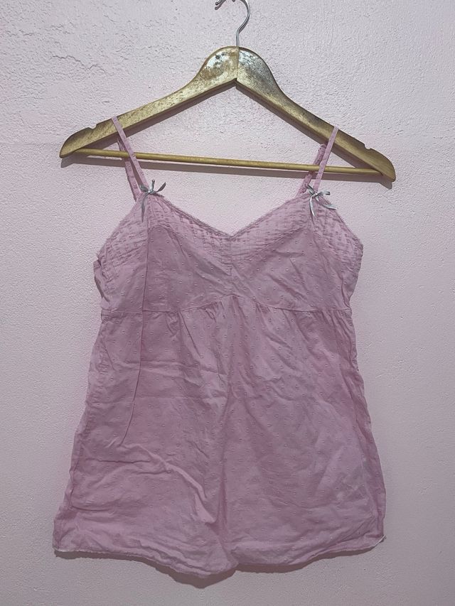 Camiseta rosa con lazos