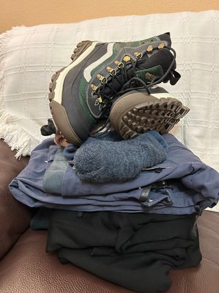 Botas de nieve y ropa de esquí