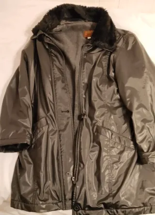 4 Chaquetas,verde oliva cuello de pelo,roja etc.