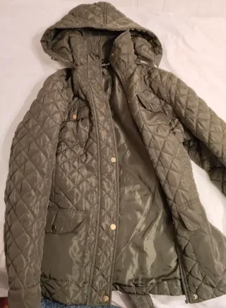 4 Chaquetas,verde oliva cuello de pelo,roja etc.