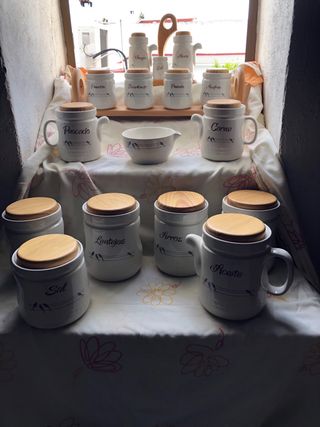 Set di contenitori in ceramica per la cucina