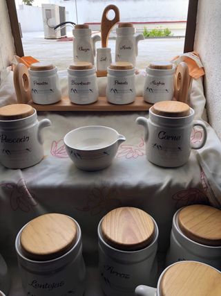 Set di contenitori in ceramica per la cucina