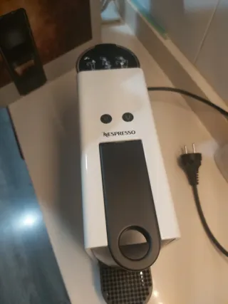 Cafetera Nespresso Essenza Mini Blanca