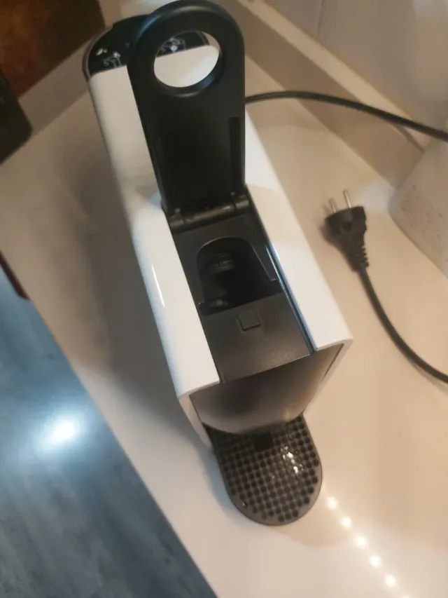 Cafetera Nespresso Essenza Mini Blanca