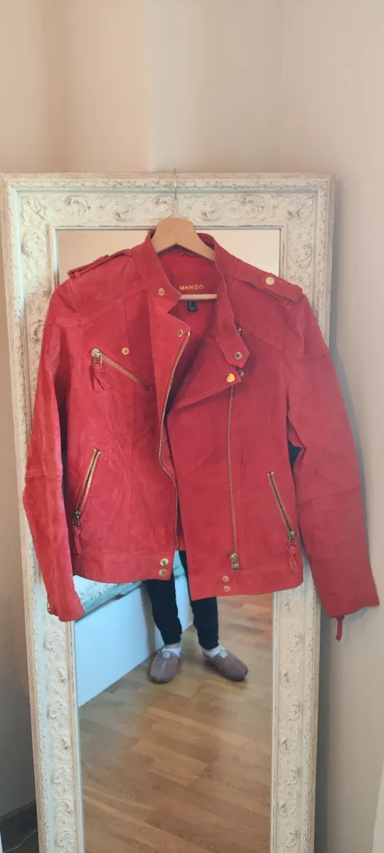 Chaqueta Mango Roja efecfo ante piel