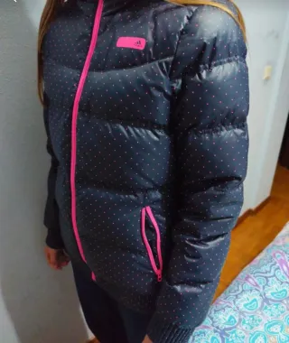 Cazadora acolchada Adidas puntos rosa