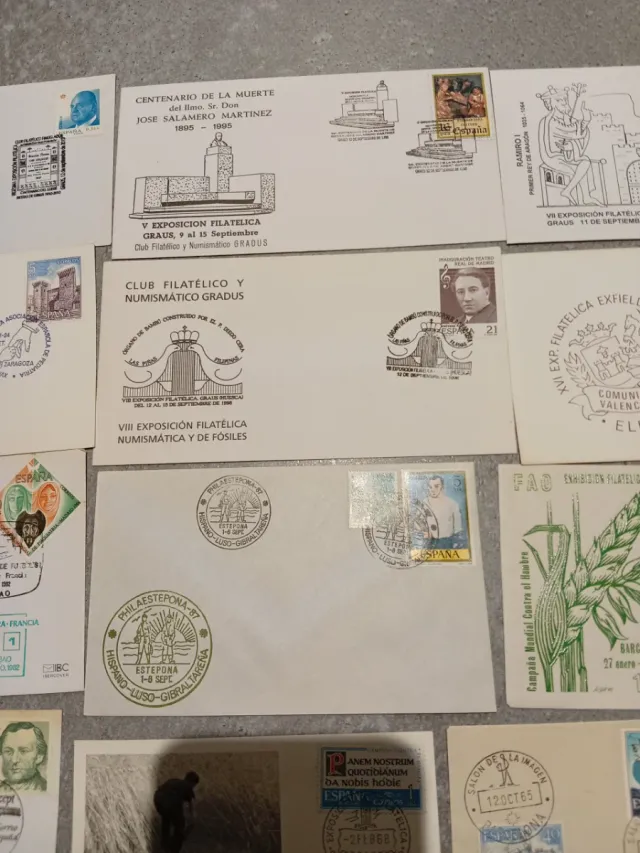 Lotto di 20 buste e cartoline filateliche