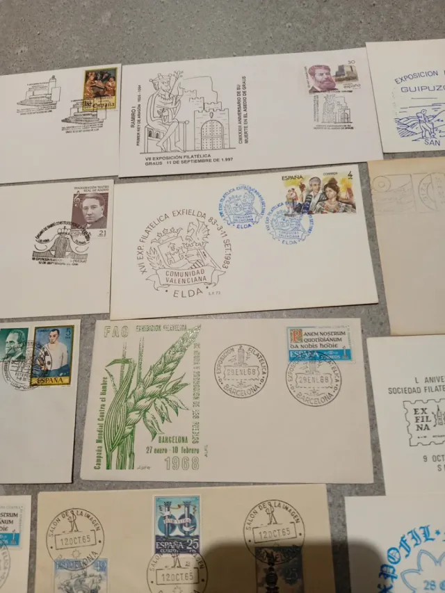 Lotto di 20 buste e cartoline filateliche