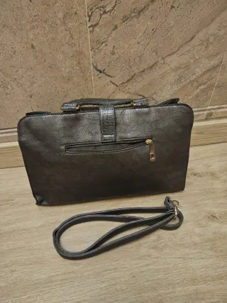 Bolso de mano con correa
