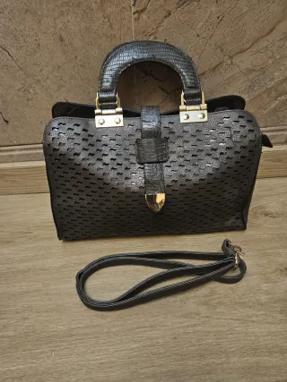 Bolso de mano con correa