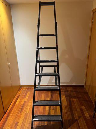 Escalera de 7 peldaños.