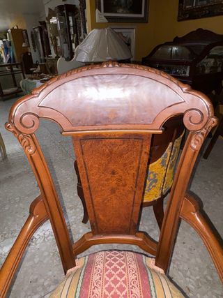 Silla de madera con marquetería