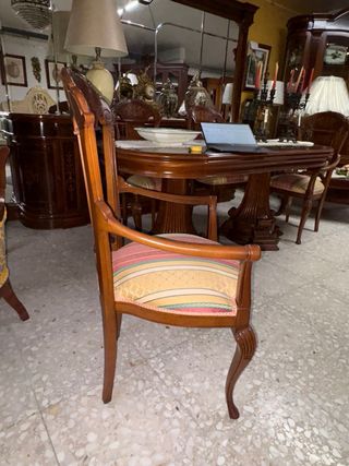 Silla de madera con marquetería