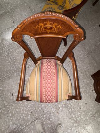 Silla de madera con marquetería