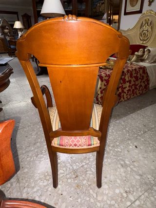 Silla de madera con marquetería