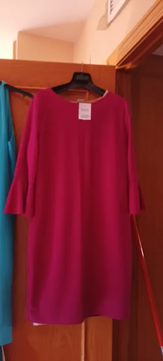 Vestido fucsia talla 42 sin estrenar .