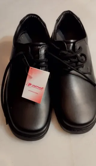 Zapatos de trabajo negros. Unisex