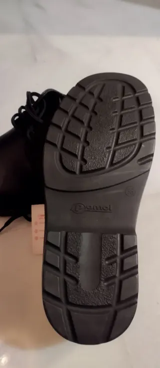 Zapatos de trabajo negros. Unisex