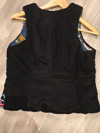 Chaleco de terciopelo con bordados