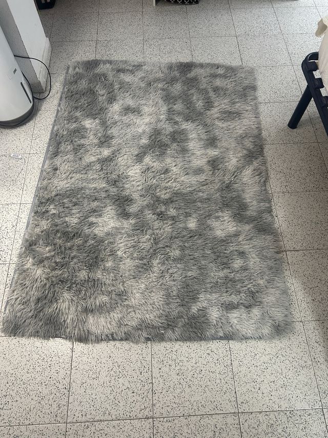 Alfombra gris y blanca 160x80