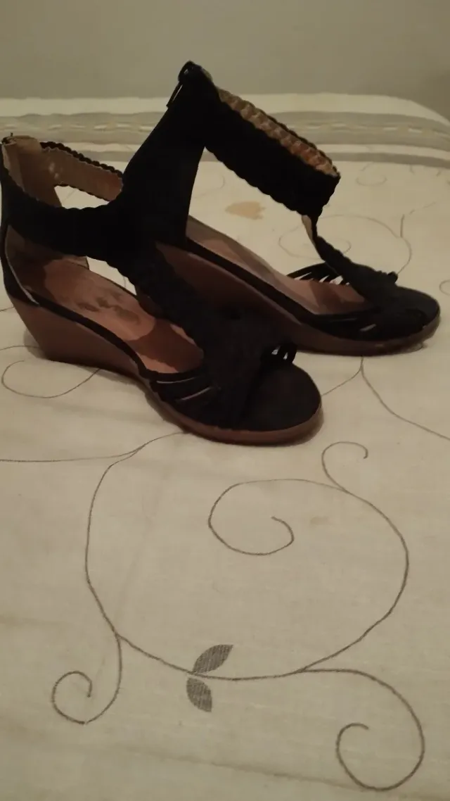 Vestido negro con botones y bolsillos