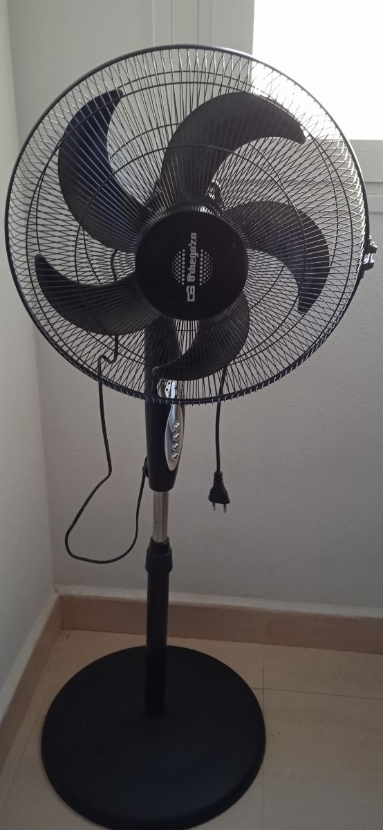 Ventilador Energizer Negro con Control