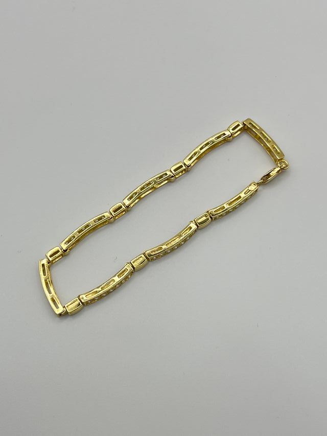 Bracciale in oro 18k con ciondoli di zirconi Peso: 10 gr.