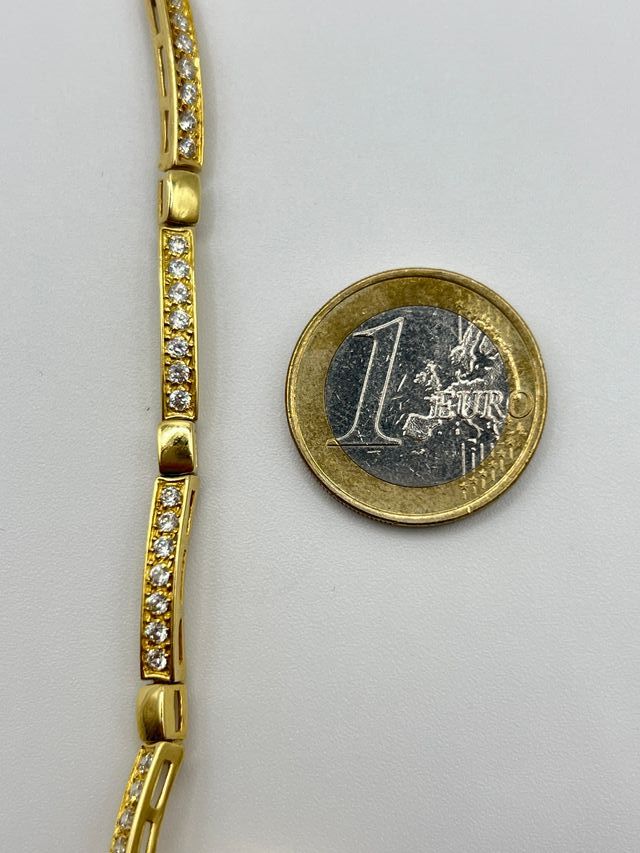 Bracciale in oro 18k con ciondoli di zirconi Peso: 10 gr.