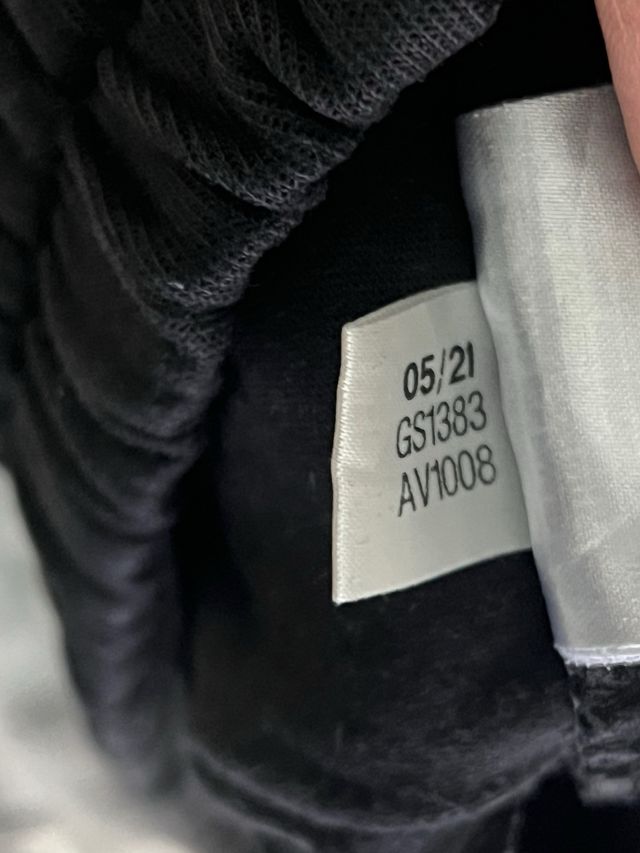 Chándal Adidas Negro con Rayas Blancas