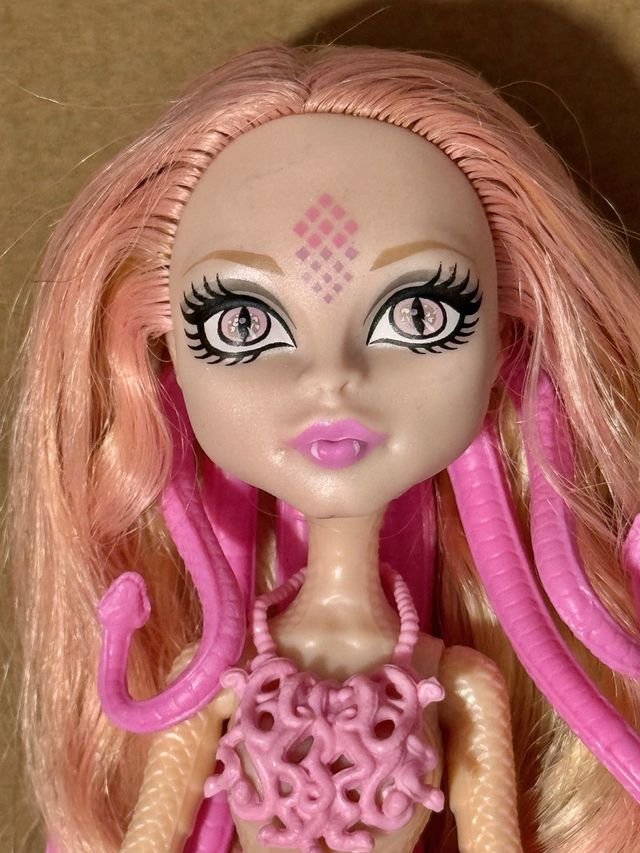 Muñeca Viperine Gorgon