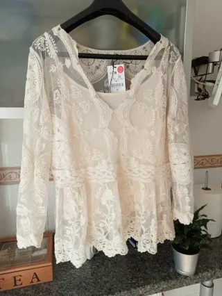 Blusa encaje beige M/38 y L/40