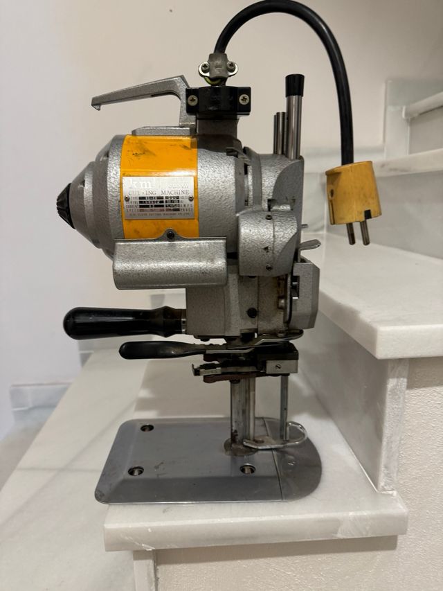 Cortadora de tela KM - Máquina de corte