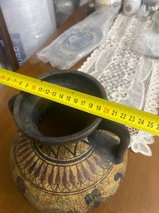 Ánfora de cerámica antigua