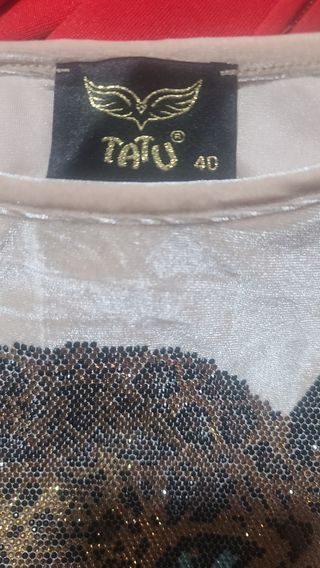 Camiseta Tatu con pedrería de leopardo