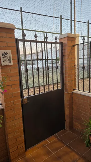 Reja de exterior y se REGALA LA PUERTA