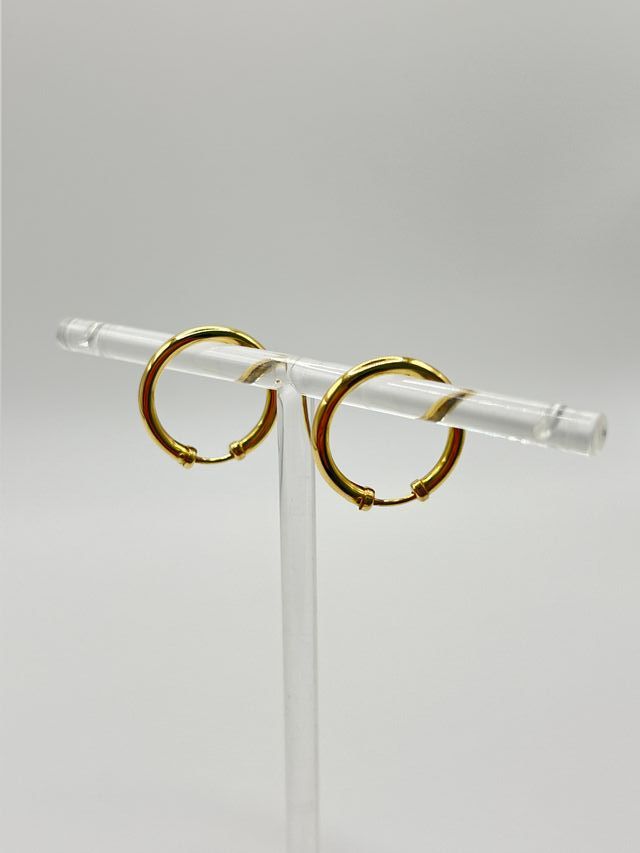 Anelli in oro 18k. Peso: 1,78 gr.