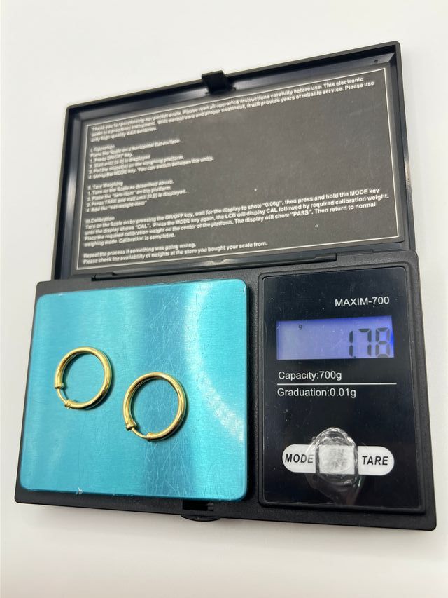 Anelli in oro 18k. Peso: 1,78 gr.