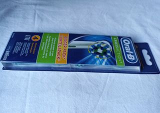 Oral-B CrossAction Testine Spazzolino Elettrico 4p