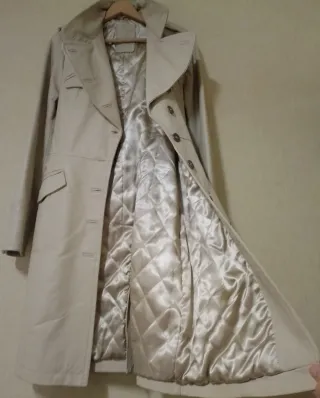 Abrigo acolchado beige claro